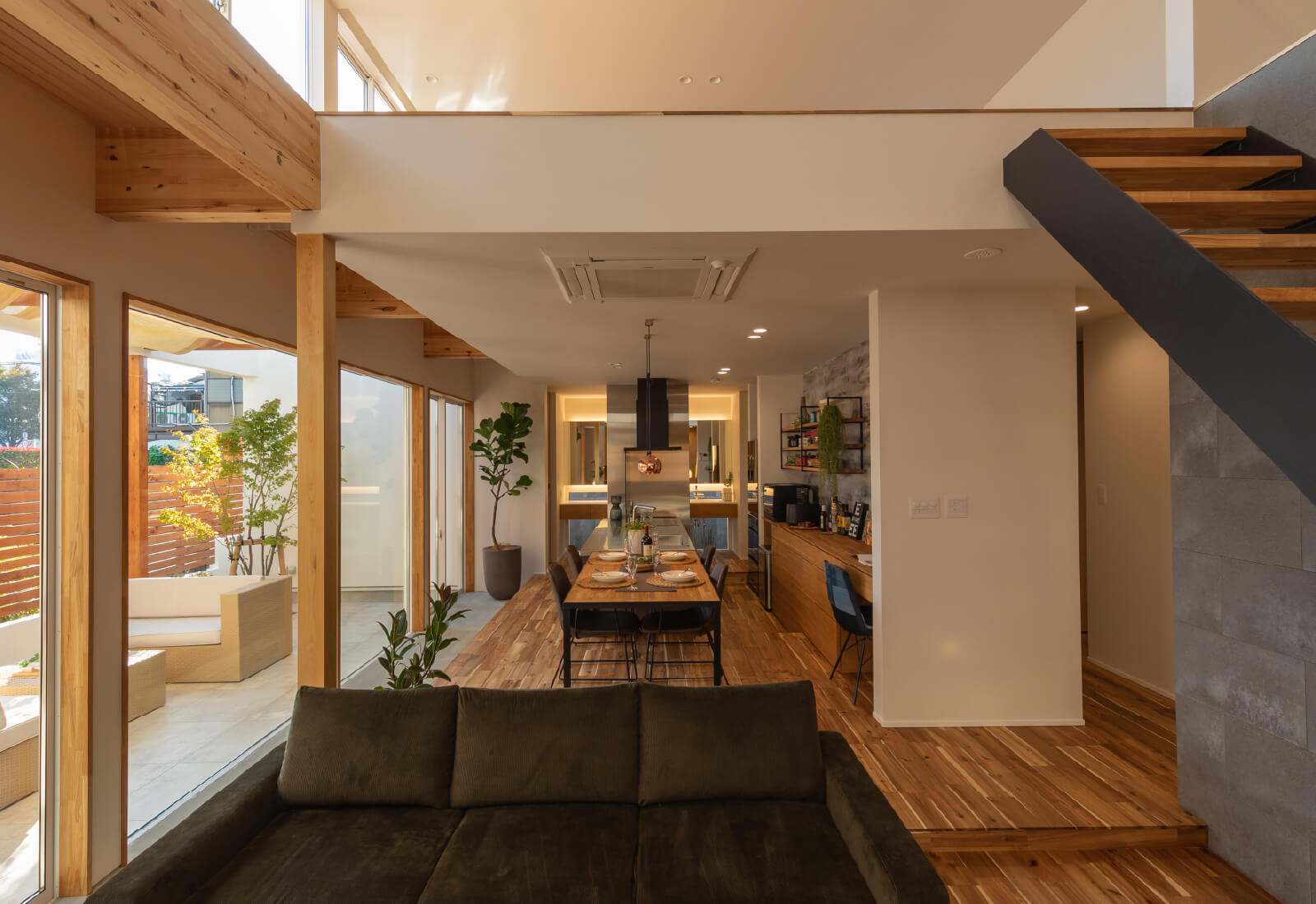 全国のプロフェッショナルによる安心のサポート体制