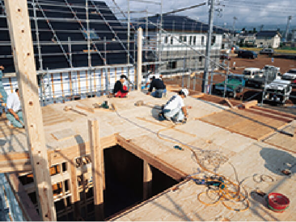 ２階床パネル施工